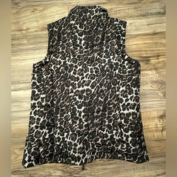 NWOT! Animal Print Puffer Vest Jacket (Small) - Picture 4 of 6